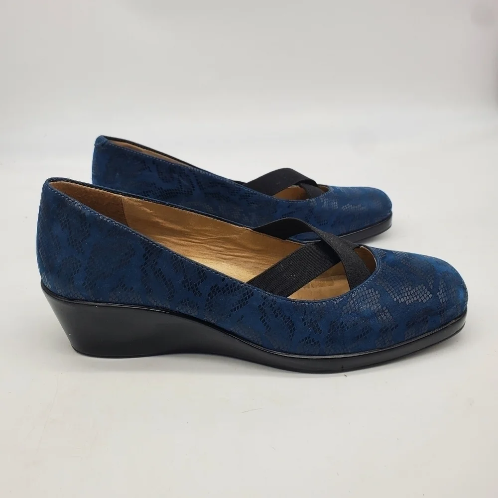 Michelle D Shoes Women 9M Brenda Navy Blue Reptile Square Toe Wedge Pump